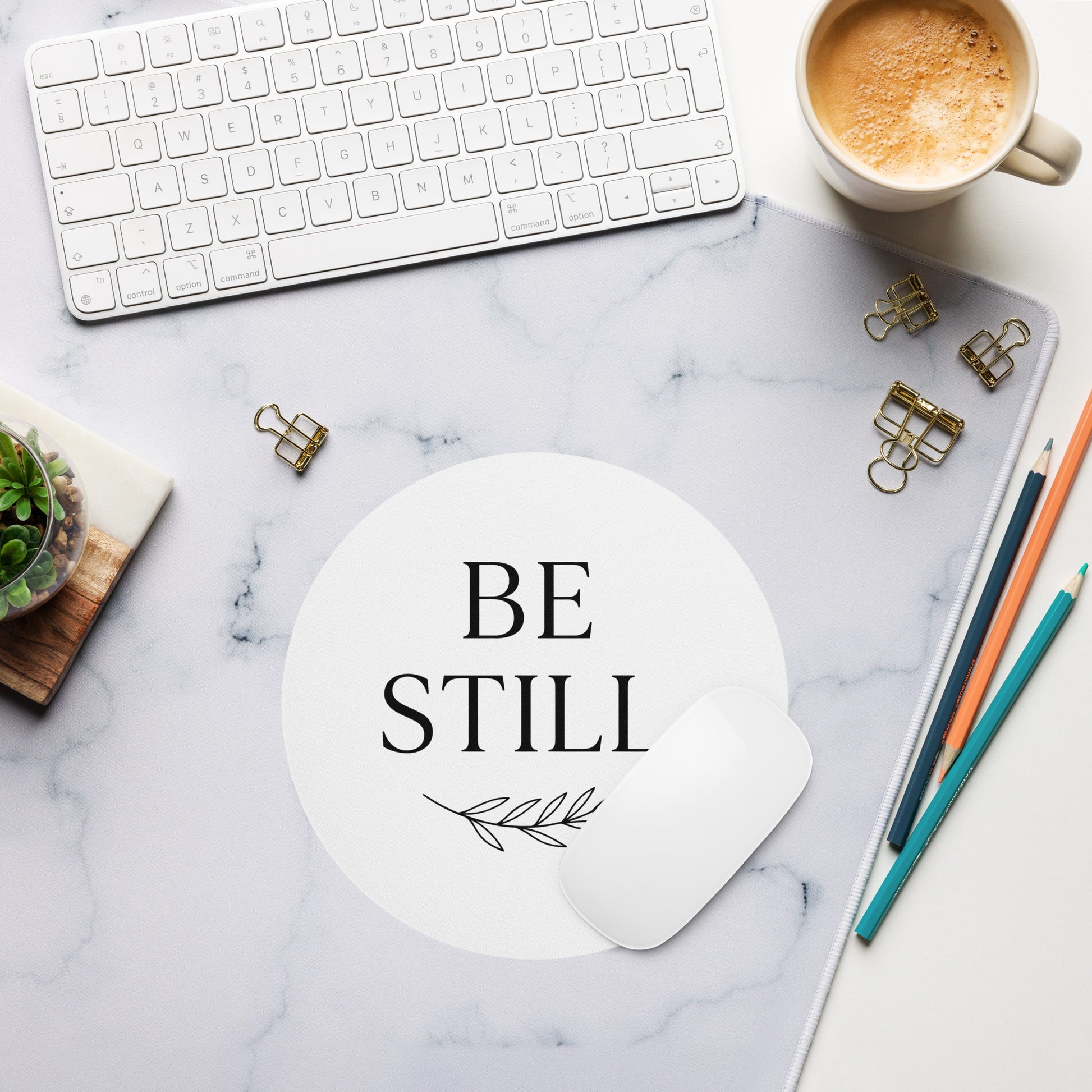 Compact round mouse pad with smooth surface - Adomtok